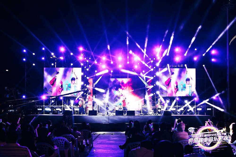 文藝演出節目樂隊演唱