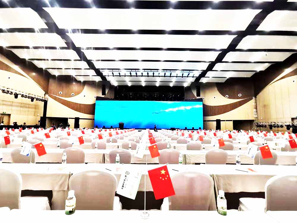 海南年會(huì)活動(dòng)演出公司提供的恒泰口腔種植博鰲年會(huì)主舞臺(tái)